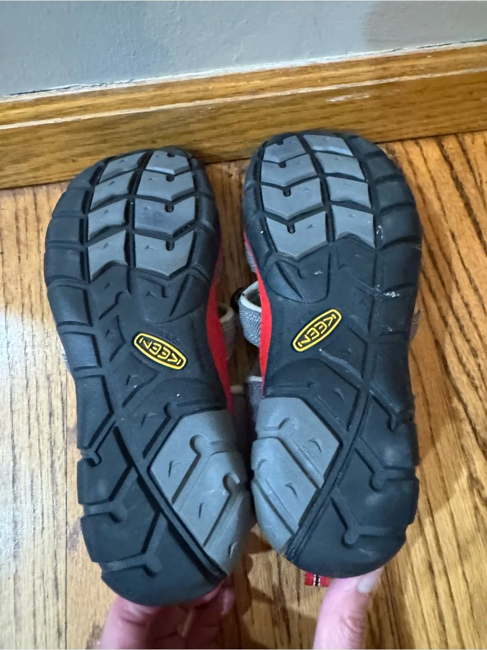 KEEN Seacamp II CNX Magnet/Racing Red Sandals - Youth Size 6